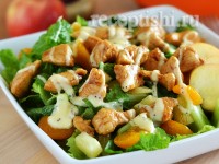 Азиатский салат из курицы с фруктами