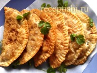 Чебуреки простые с мясо-кефирной начинкой