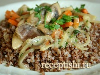 Гречка с грибным соусом