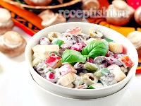 Грибной салат с фасолью и сыром