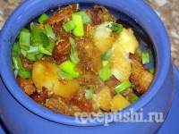 Картофель тушеный в горшочке