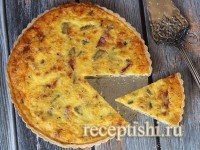 Киш с курицей и беконом