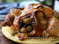 Курица, фаршированная виноградом