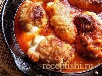 Куриные отбивные в сырной панировке, запеченные в томатном соусе