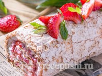 Меренговый рулет с ягодами