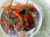 Мясной салат с фрунчозой (рисовой лапшой)