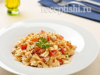 Паста фарфалле с тунцом и помидорами черри