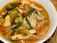 Пряный куриный суп с лапшой