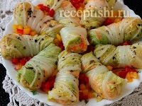 Рулеты из китайской капусты с сыром и овощами