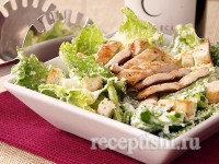 Салат Цезарь с курицей