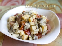 Салат из курицы с сыром, помидорами и шампиньонами
