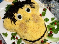 Салат в виде обезьяны (курица с черносливом)