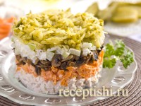 Салат Обжорка с курицей и шампиньонами слоеный 
