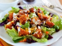 Салат с острыми куриными наггетсами