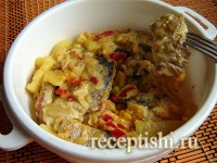 Скумбрия, тушенная с овощами