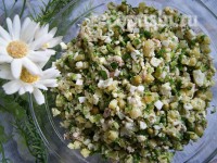 Весенний салат с курицей и зеленью